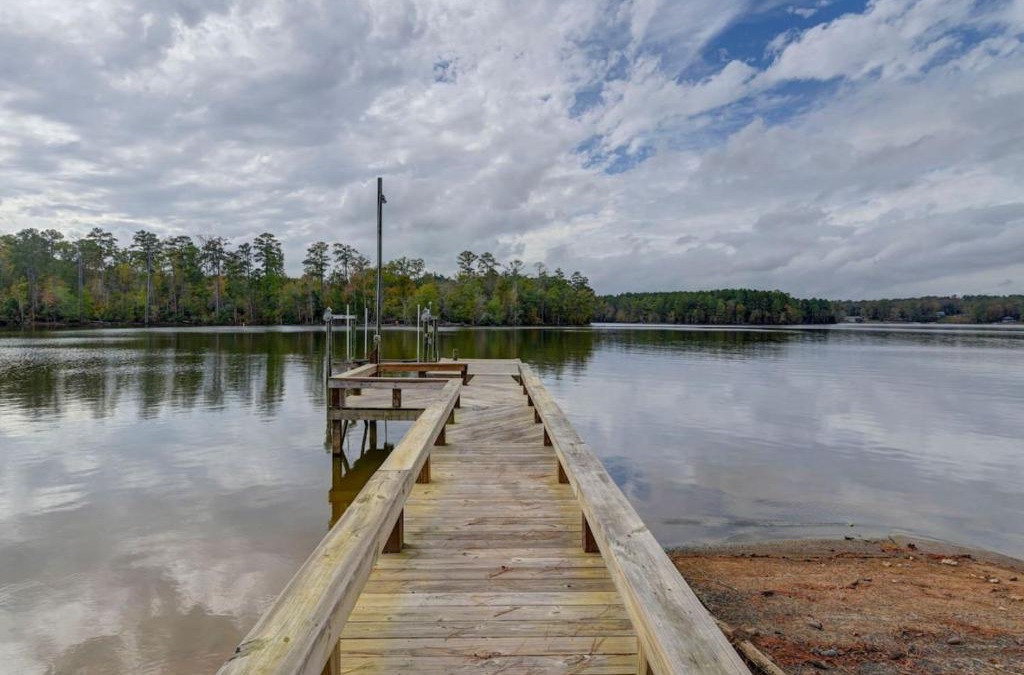 Leesville House | La La Lakehouse Sleeps 6