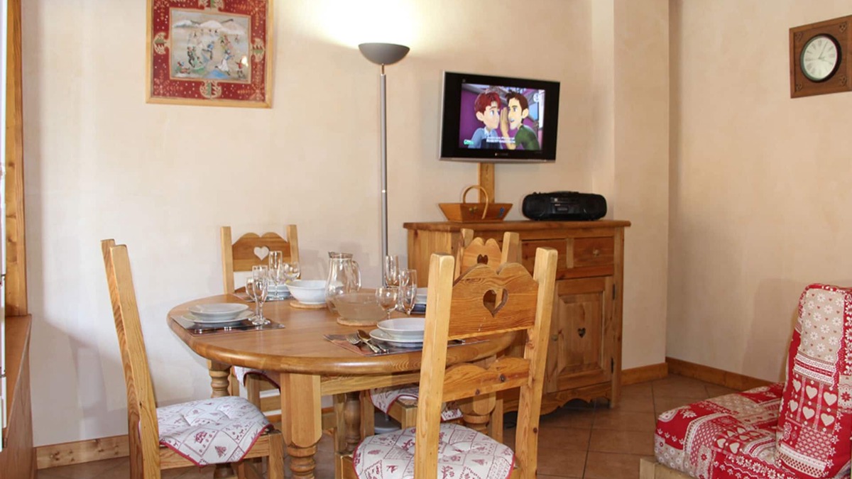Valmorel Ski Chalet | La Lauzière 3-room apartment 55 m2 200 m from the free bus stop and 300 m from the ski lift