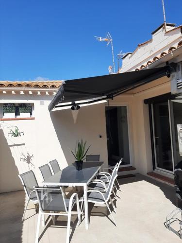 Leucate House | La Leucatine classée 4 étoiles, 2 chambres ,1 canapé convertible dans le salon et 2 salles d'eau