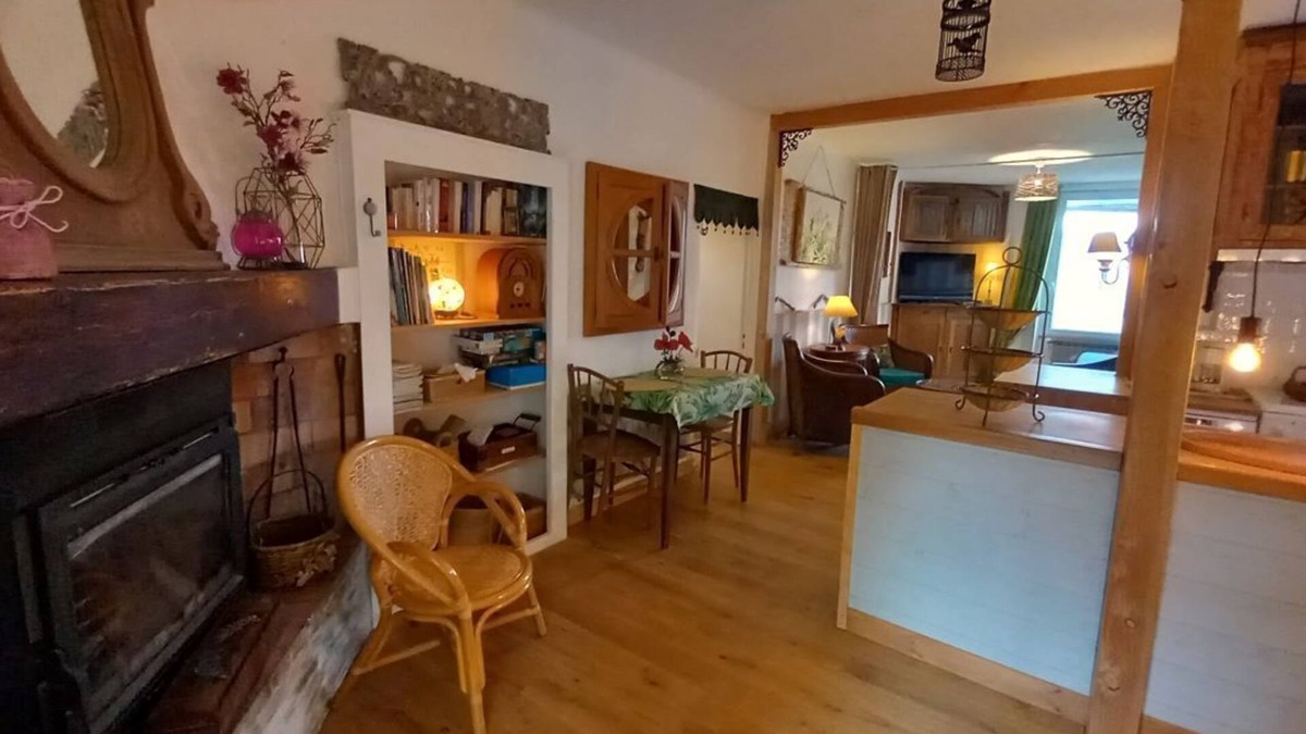 Le Vigan Apartment | "La Libellule", Toute Équipée ,jardin ,vue ,piscine ,télé, Wifi ,parking Privé