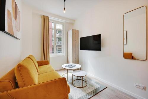 Levallois-Perret Apartment | La lumière de Paris