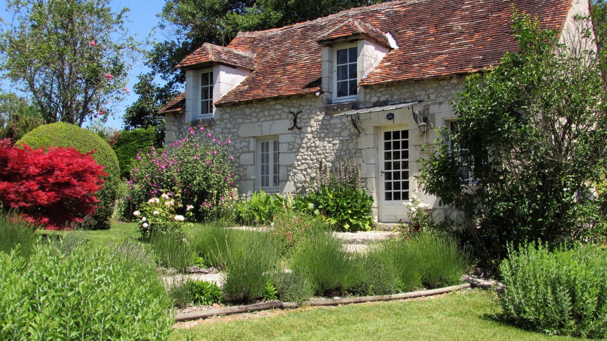 Chaumussay Cottage | La Lune - Adult Only romantic cottages in the Loire Valley with private Gardens