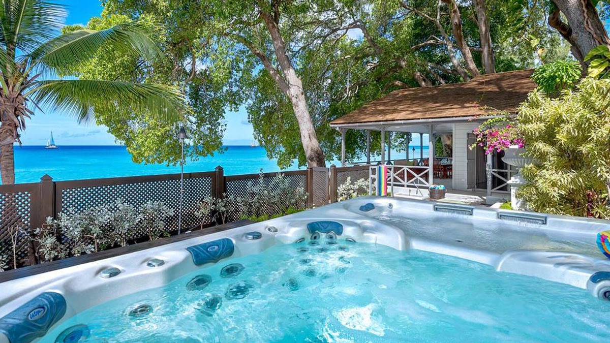 Bowling Alley Hill House | La Lune is a vibrant and light-filled home, executed with striking simplicity yet flawless quality