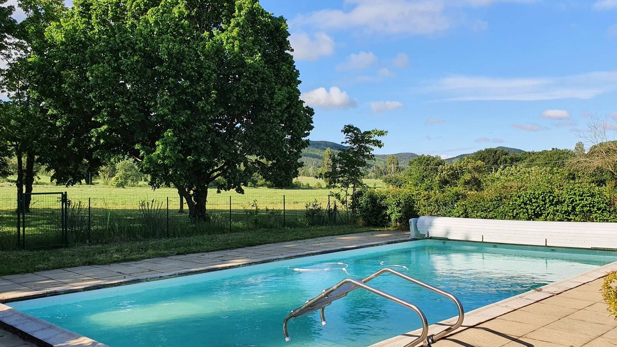 Portes-en-Valdaine Cottage | La Magnanerie: Provencal setting with swimming pool