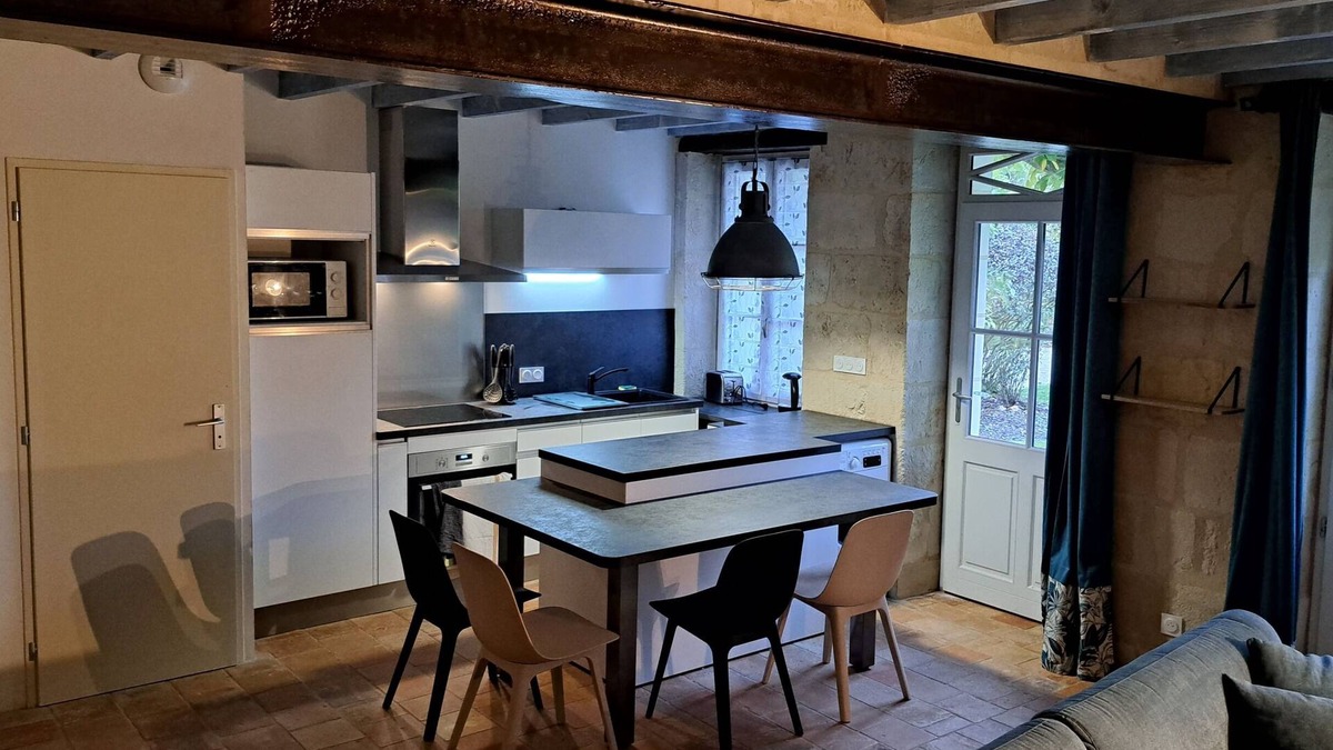 Savigny-en-Veron House | La Magnanerie