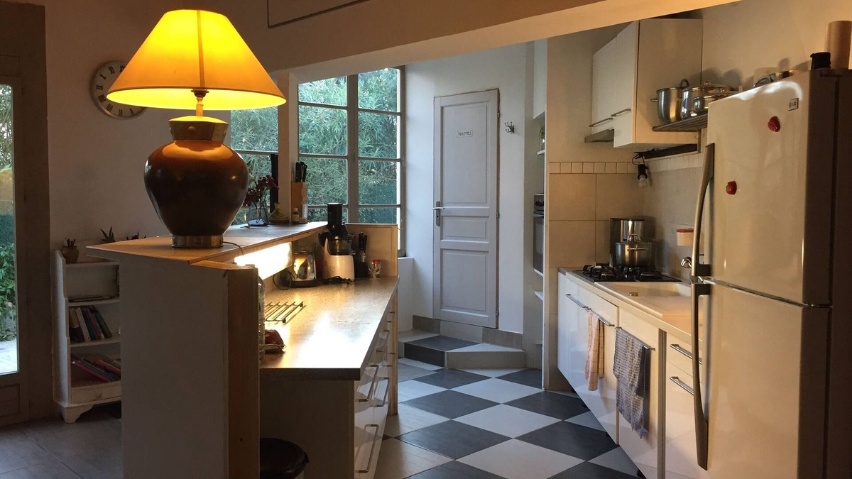 Saint-Laurent-d'Aigouze House | La Maison du Micocoulier, 80 m2, and its large green patio