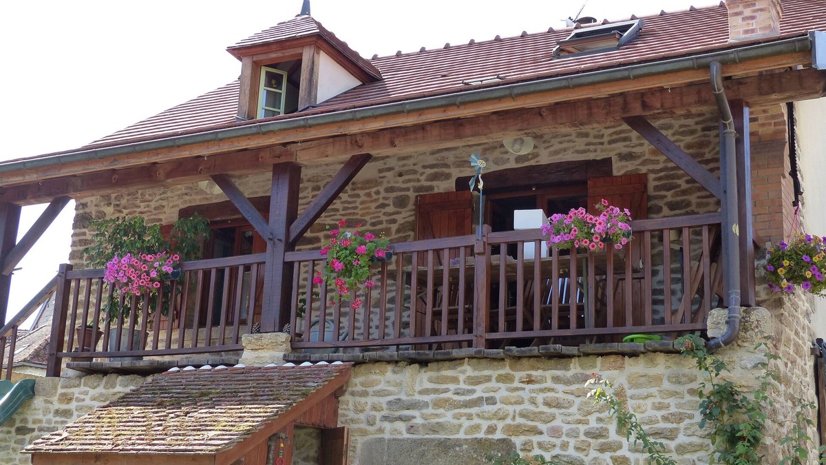 Lantilly House | La Maison au toboggan: a comfortable family vacation home