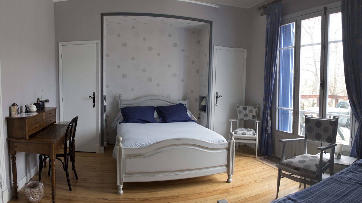Lorp-Sentaraille Bed & Breakfast | La Maison Blanche