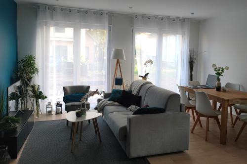 Selestat House | LA MAISON BLEUE, à 20 mn de Strasbourg, sur la route des vins, jusqu'à 6 personnes, Sélestat