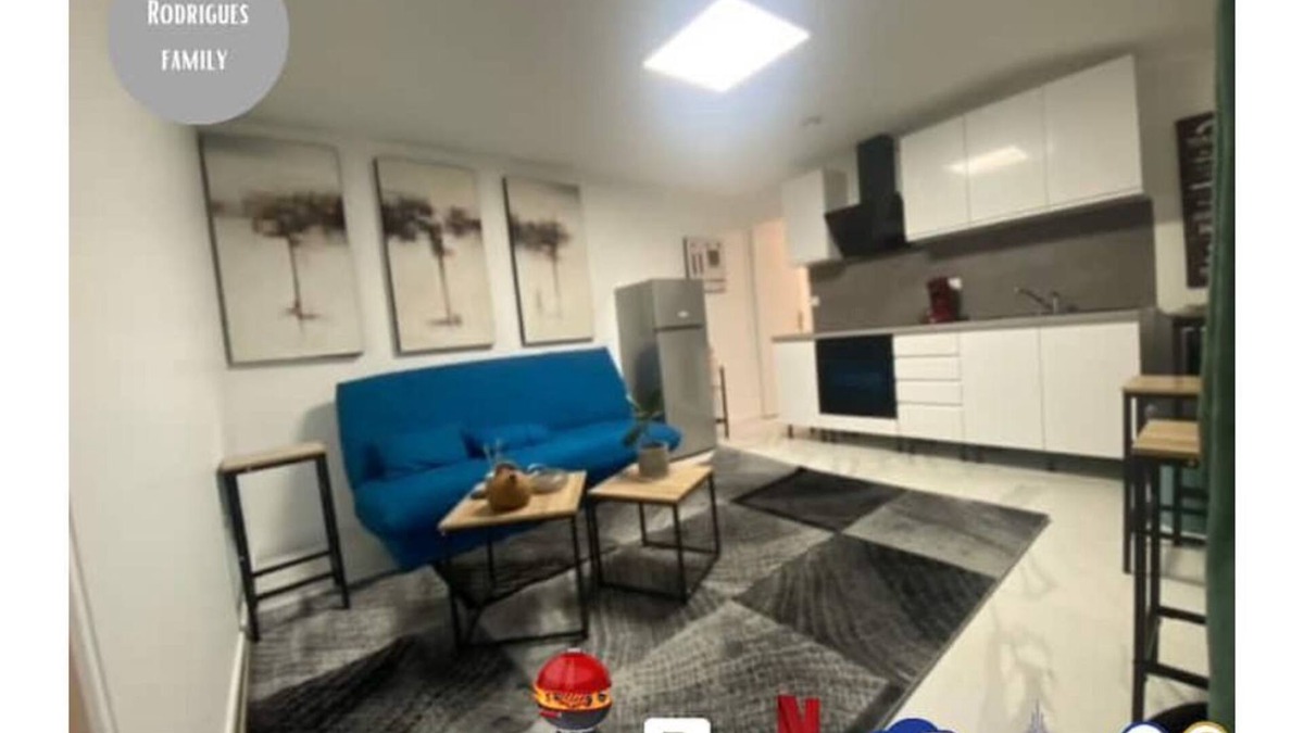 Noyer Renard House | La maison bleue (4 km from Orly airport without planes)