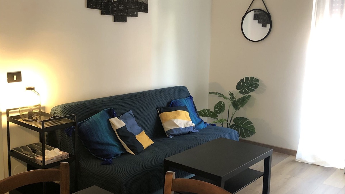 Corsico Apartment | La Maison Bleue sul Naviglio