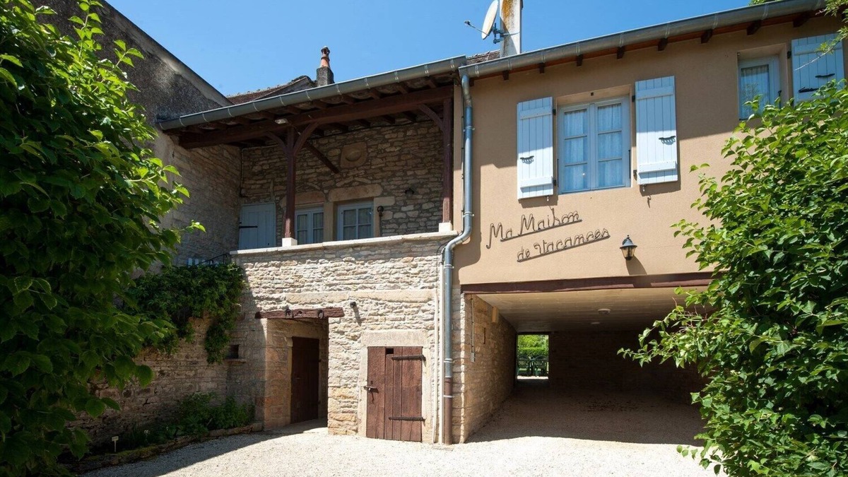 Curtil-sous-Burnand House | La Maison des Vacances