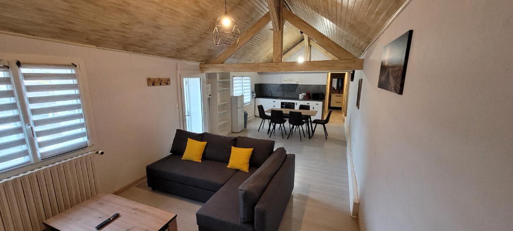 Longeau-Percey Apartment | la maison de l'abeille de Percey