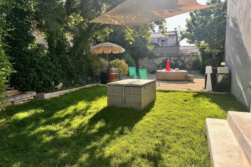 Cadereau House | La Maison de la fontaine - Jardin et jacuzzi
