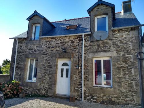Plussulien House | La Maison de Leonie