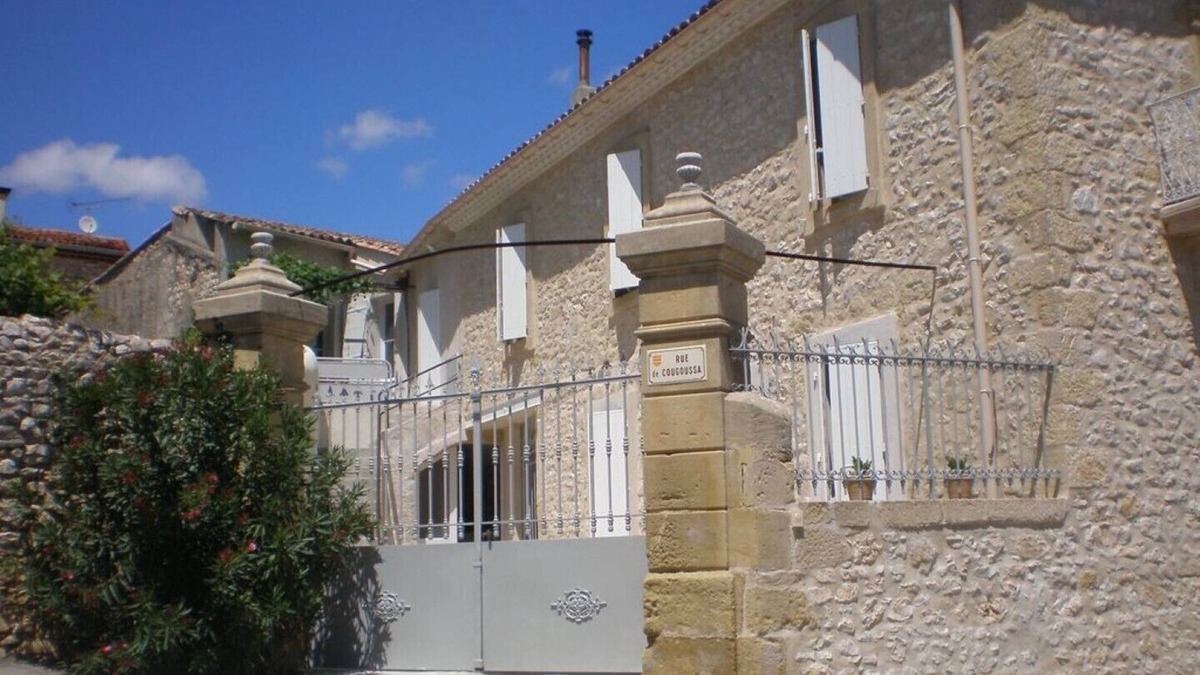 Combas House | LA MAISON DE PAPÉ Bed and Breakfast: GÎTE COUR