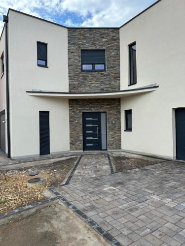 Neufchef House | La maison des Daims