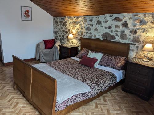Ladignac le Long House | La Maison Des Etangs