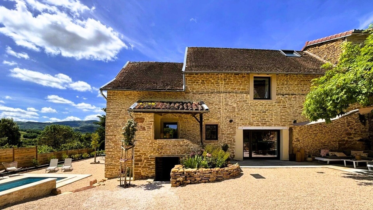 Maconnais Beaujolais Agglomeration Cottage | La Maison des Iris - Atmospheric Stay in Authentic Burgundy Setting