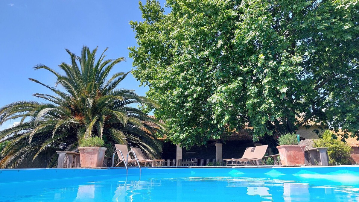 Beaucaire House | La Maison des Vendangeurs*, Gîte with swimming pool and bicycles
