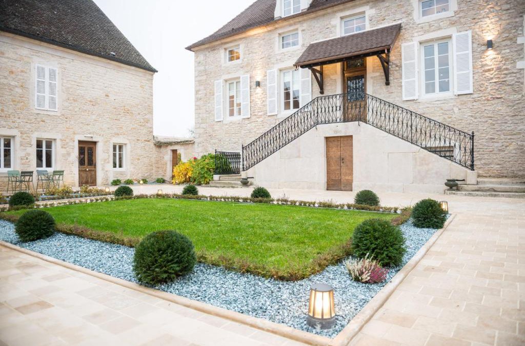 Puligny-Montrachet House | La Maison Deveney Mars