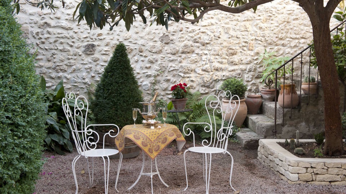 Mallemort Bed & Breakfast | La Maison Du Peintre En Provence