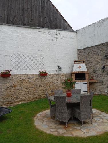 Mondeville Apartment | La maison fleurée