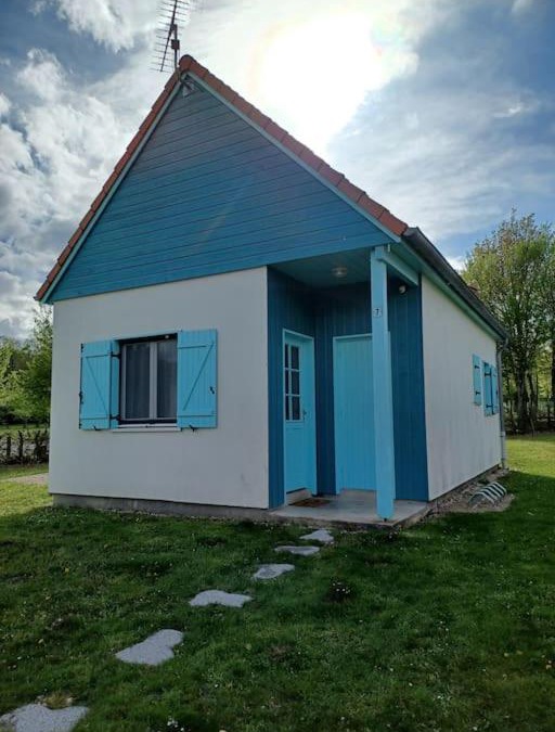 Giffaumont-Champaubert Ski Chalet | La Maison Bleu du Lac de Céline