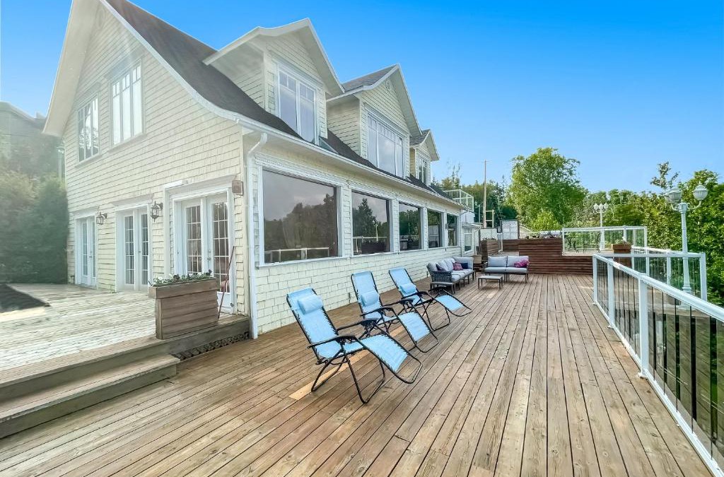 Pointe-au-Pic Villa | La Maison Jaune