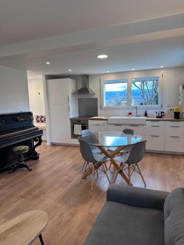 Saint-Joseph Apartment | La Maison N6