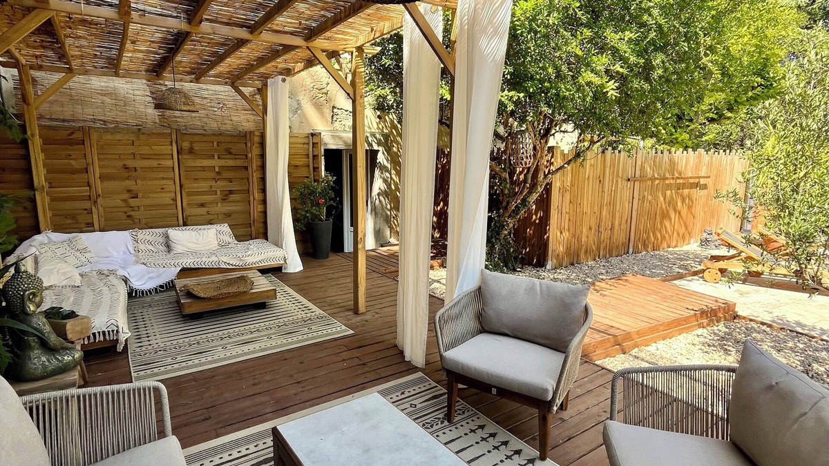 Talairan House | La Maison Près de la Fontaine