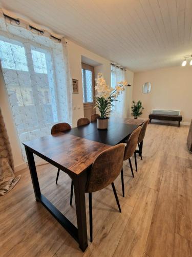 Le Bugue House | La maison rouge du belvédère