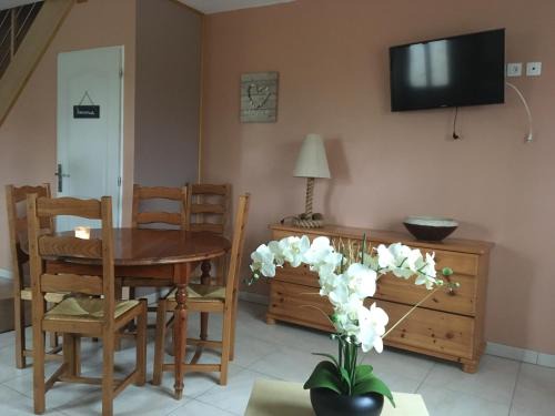Dinteville House | La Maisonnette Dintevilloise