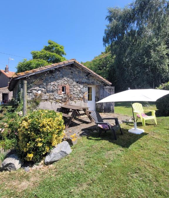 Le Breuil-Bernard Bed & Breakfast | La maisonnette