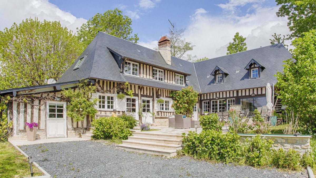 Bonneville-sur-Touques Villa | La Mamana - Deauville charming house, 5mn from Deauville center- Swimming pool-Tennis