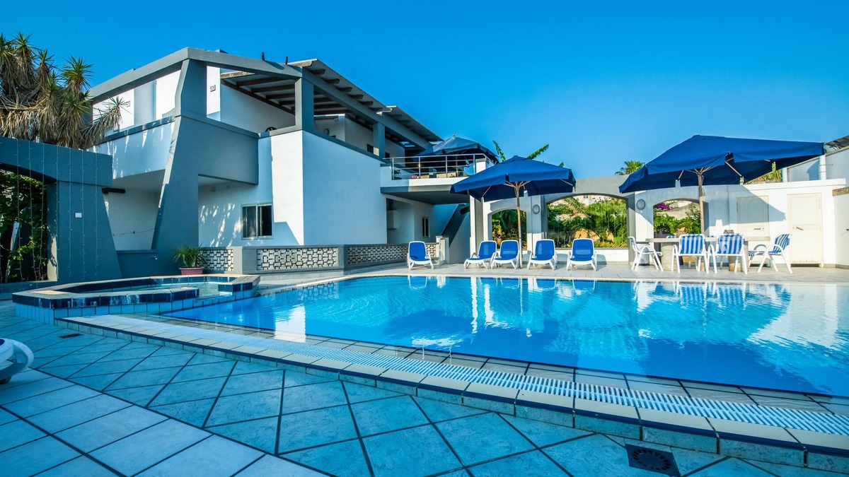 Santa Maria Estate Apartment | La Mediteranea Villa Apartments: Flat by the pool