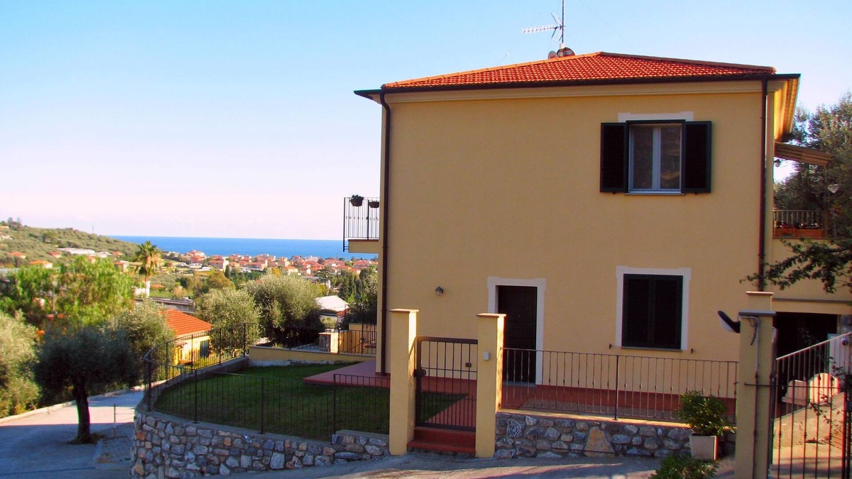 Diano Castello Apartment | La Meloria: Private Terrace and Garden with BBQ - 2 Km from Diano Marina Beaches
