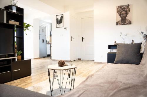 Le Creusot Apartment | La Menorah