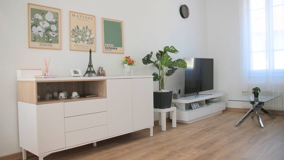 Montmuzard House | La Miranda Dijon: House with Private Parking, Garden & Terrace