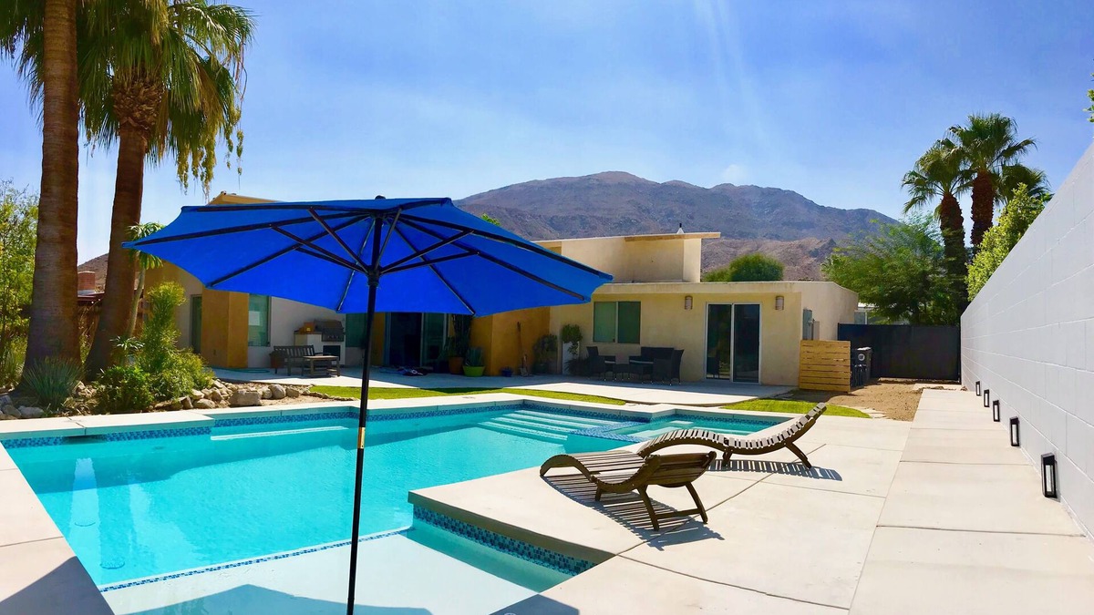 Magnesia Falls Cove House | La Moderna - Salt Water Pool & Spa, Memory Foam Beds in Every Room.
