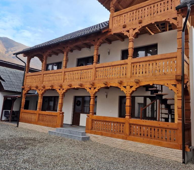 Birsana House | La Mona