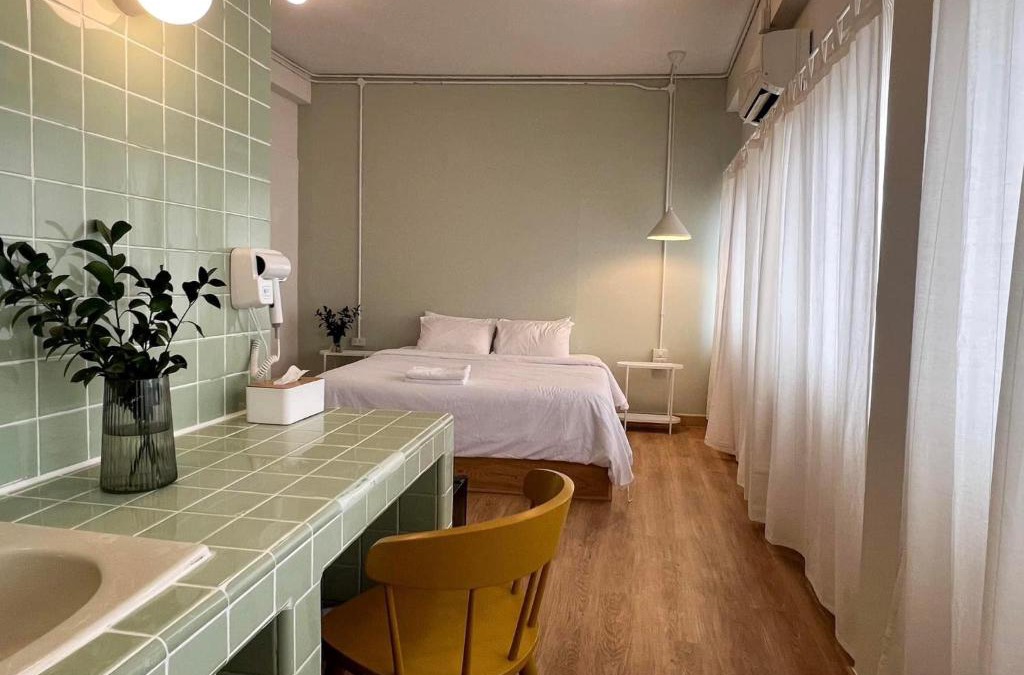 Salaya Hotel | La Moon House