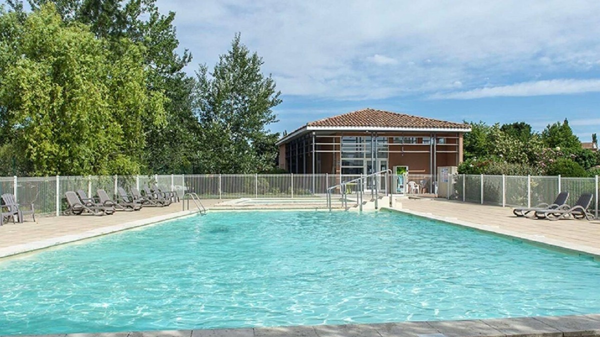 Saint-Saturnin-les-Avignon Apartment | La Provencale