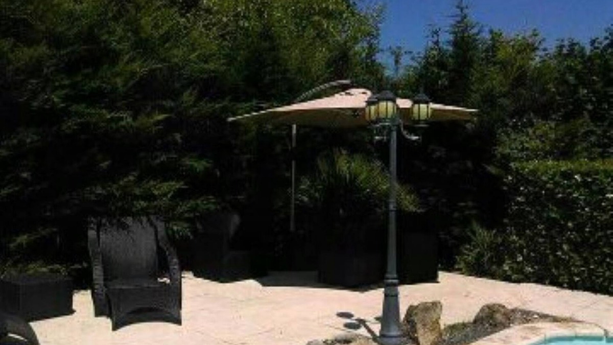 Puy-de-Serre House | La P'tite House "Strawberry" of 52m² welcomes you in the heart of a property of 8800m²