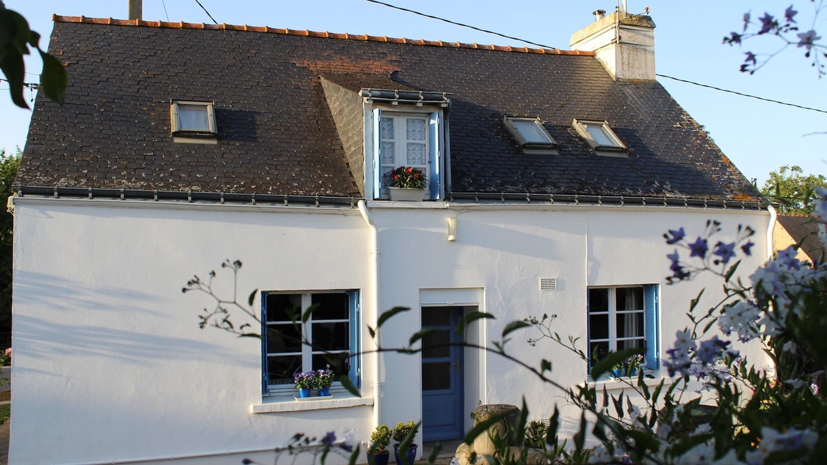 Pleugriffet House | La P'tite House with Blue Shutters - Small Gîte du Center Bretagne