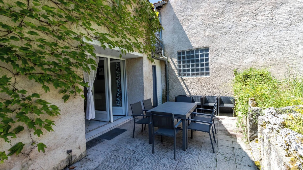 Savignac-les-Eglises House | La Parenthèse en Périgord – 8 guests, private garden, Wi-Fi, village center