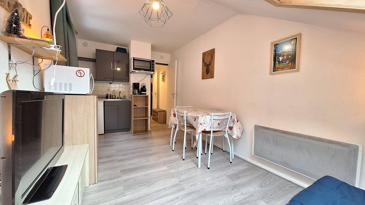Pyrenees 2000 Apartment | La Parenthèse - Quiet apartment 100m from ski slopes and shops Pyrenees