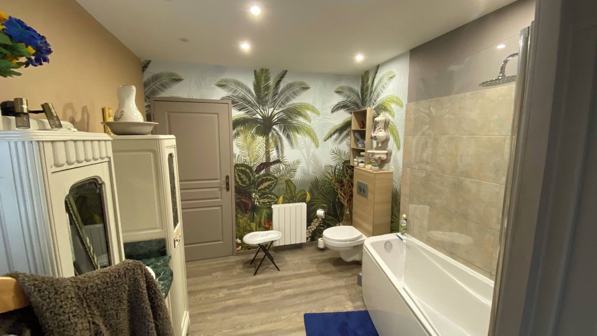 Noyant-de-Touraine Bed & Breakfast | La Patriaie Chez Jacky et Maryse large, cosy room, private bathroom