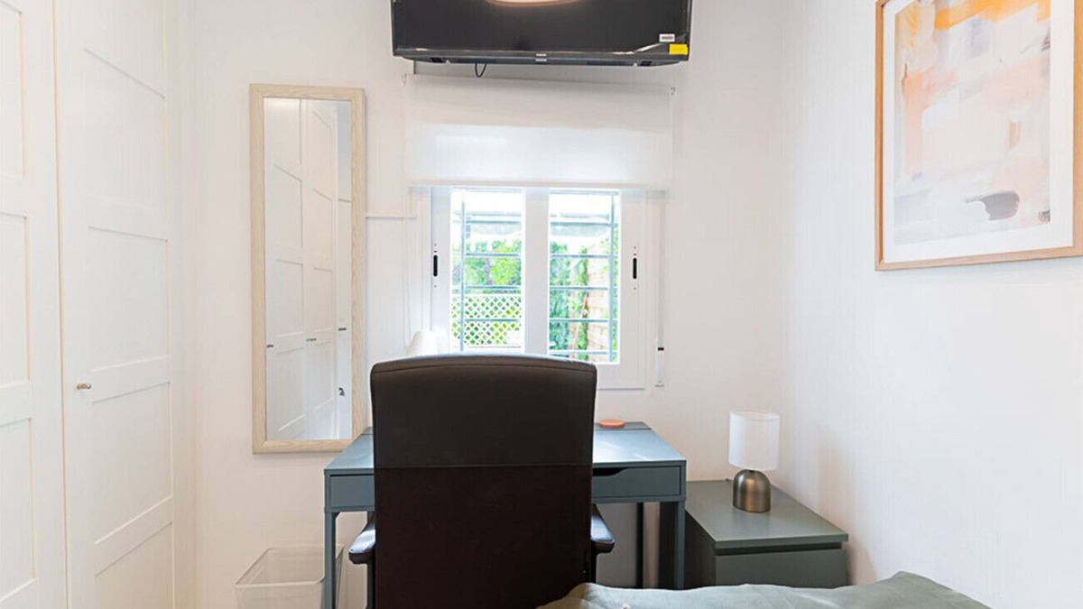 Simancas Bed & Breakfast | La Paz: Room with Bolivian essence and comfort in Madrid