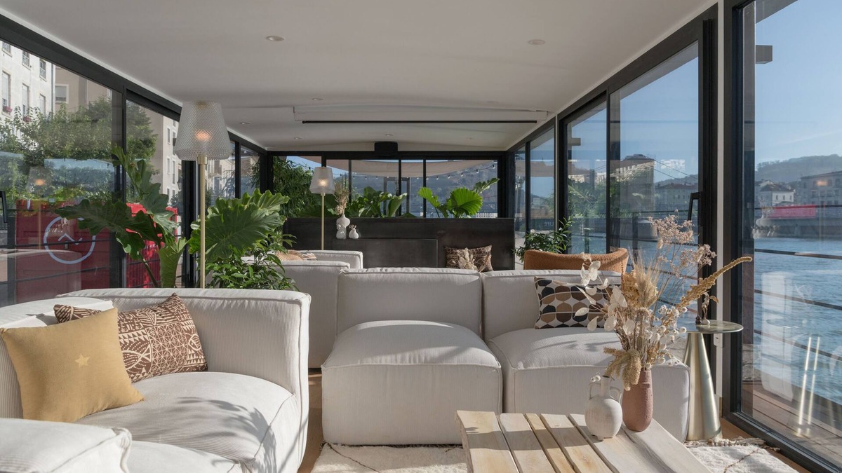 Centre Ville House | La Peniche - Bed And Bicycle - Vienne
